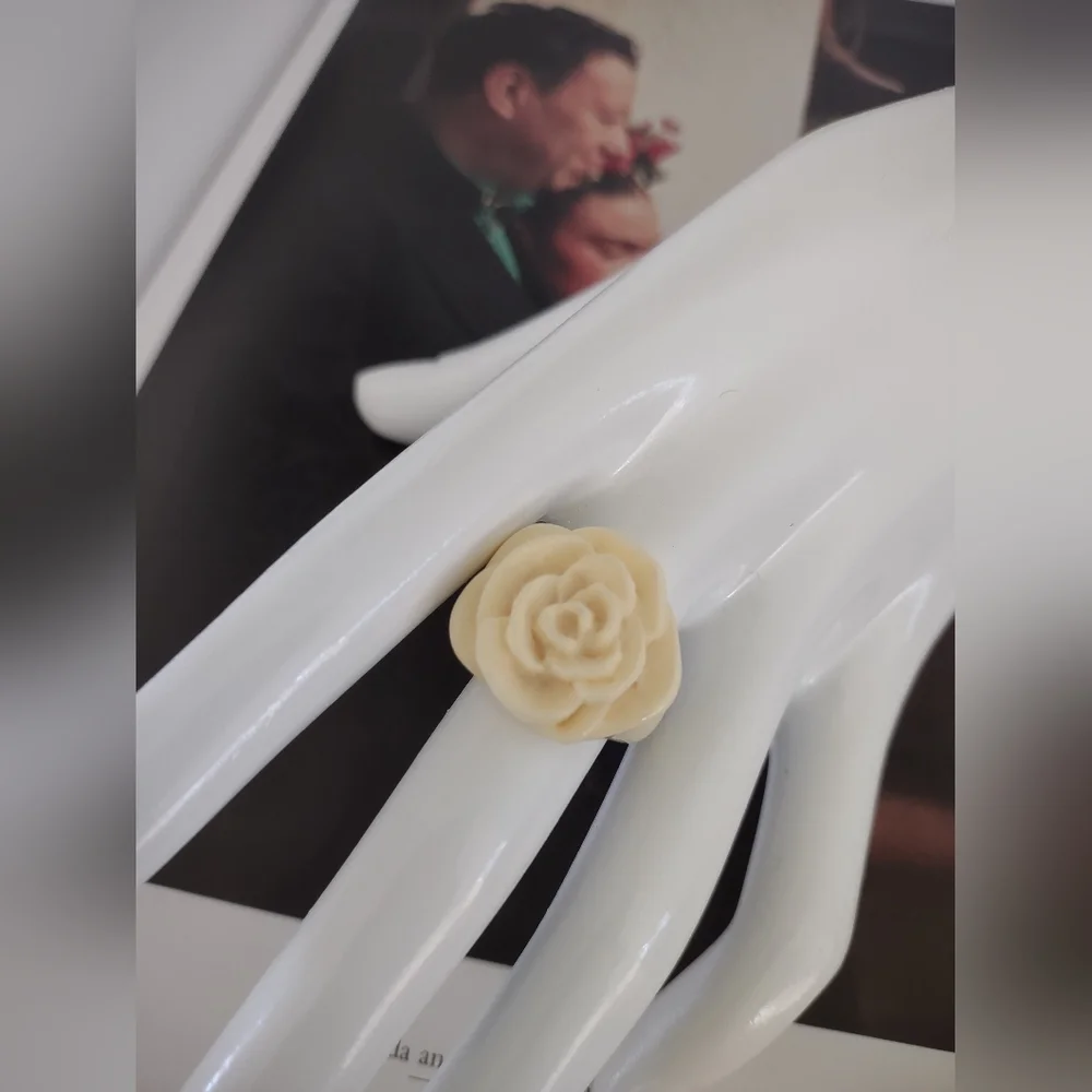 Celluloid Lucite Camilla Flower Ring - Picture 2 of 4